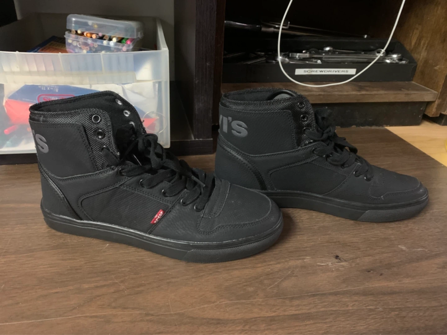 Mens and women shoes reebook, levis and pumas - photo 5