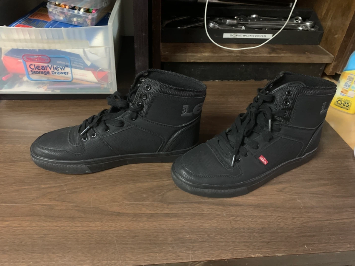 Mens and women shoes reebook, levis and pumas - photo 4