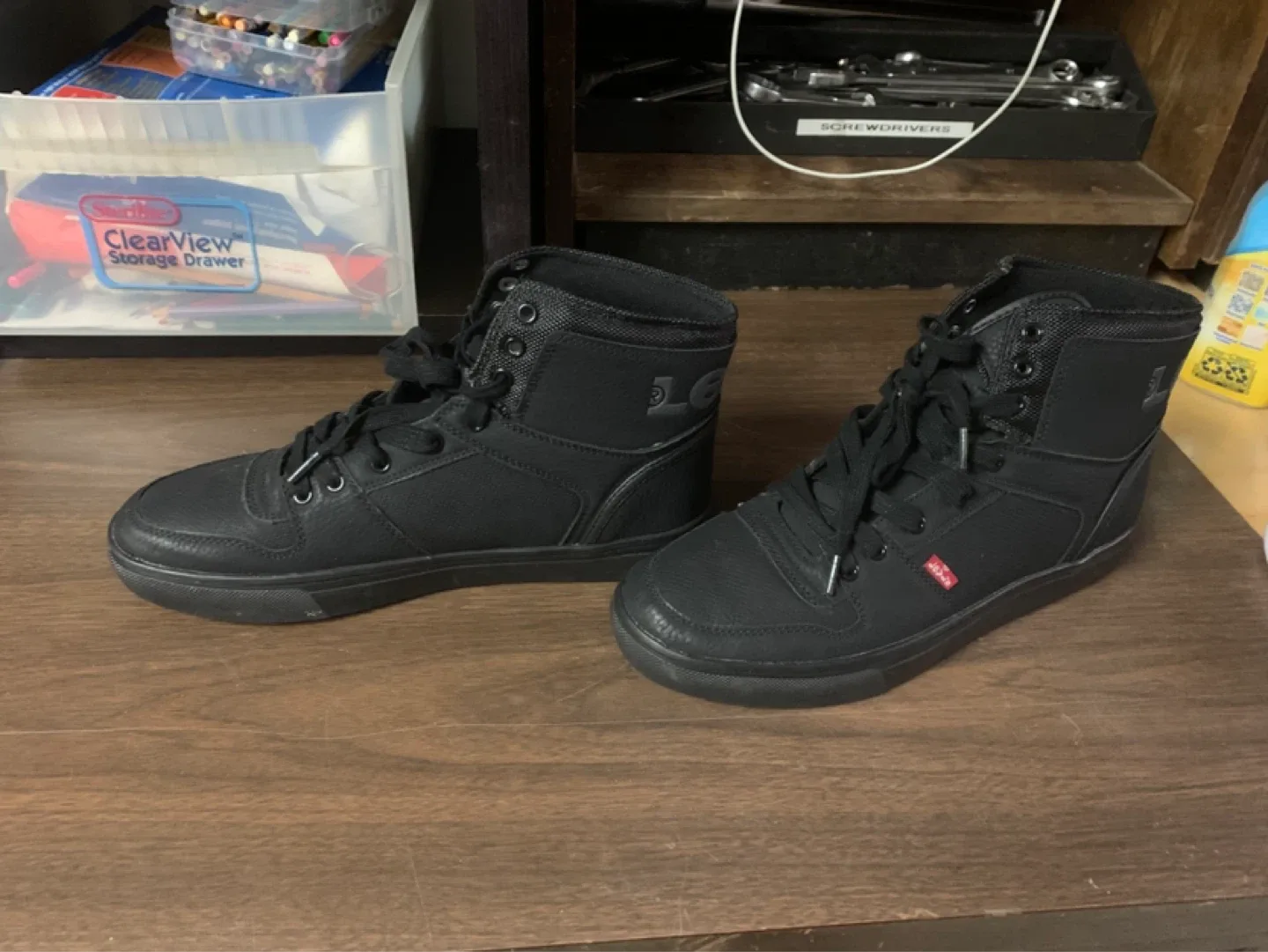 Mens and women shoes reebook, levis and pumas - photo 4