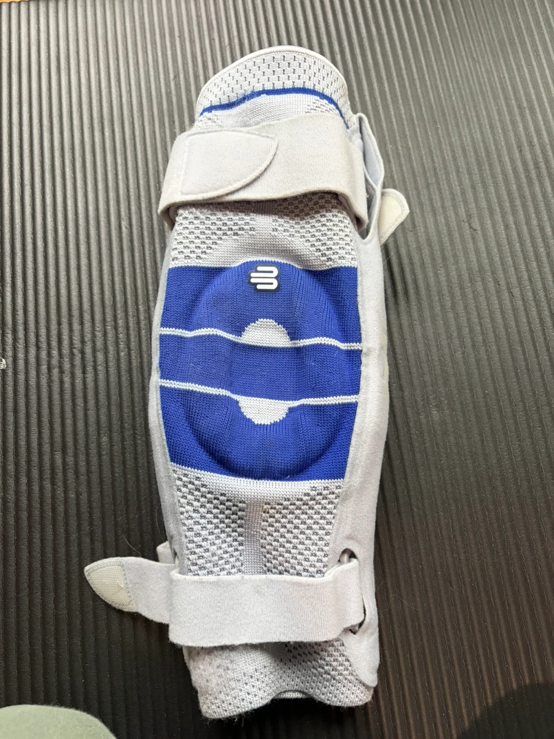 Bauerfeind GenuTrain S Knee Brace - Size 2 - Titanium - photo 2