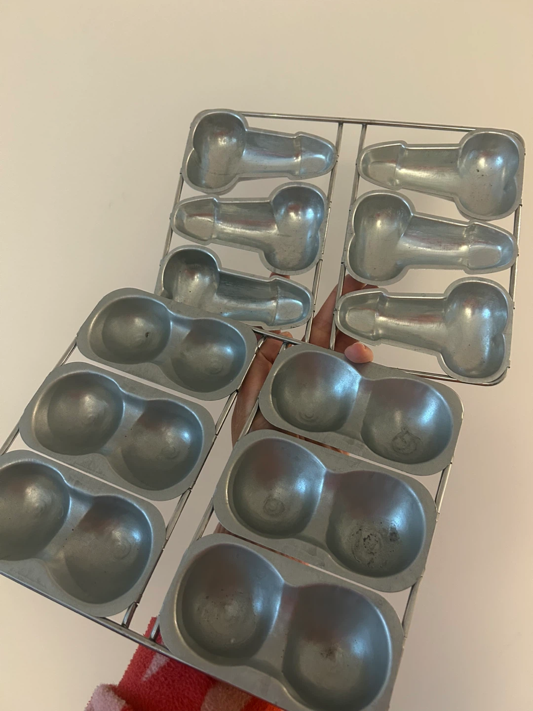 Novelty baking trays