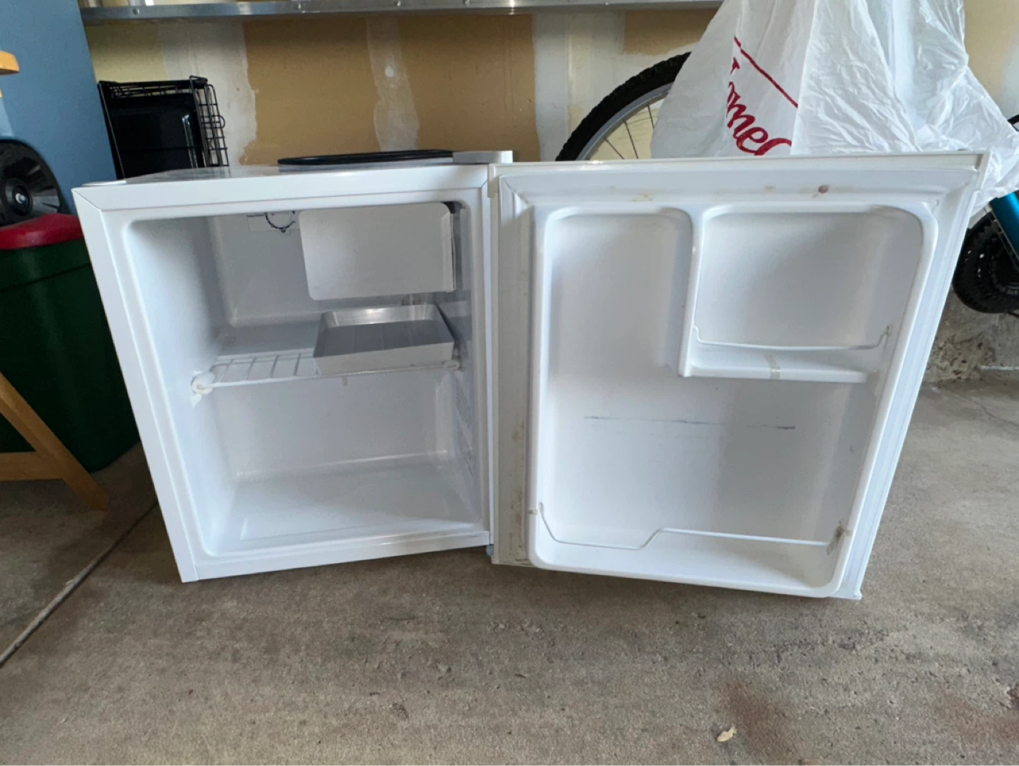 Emerson Mini Fridge - photo 4
