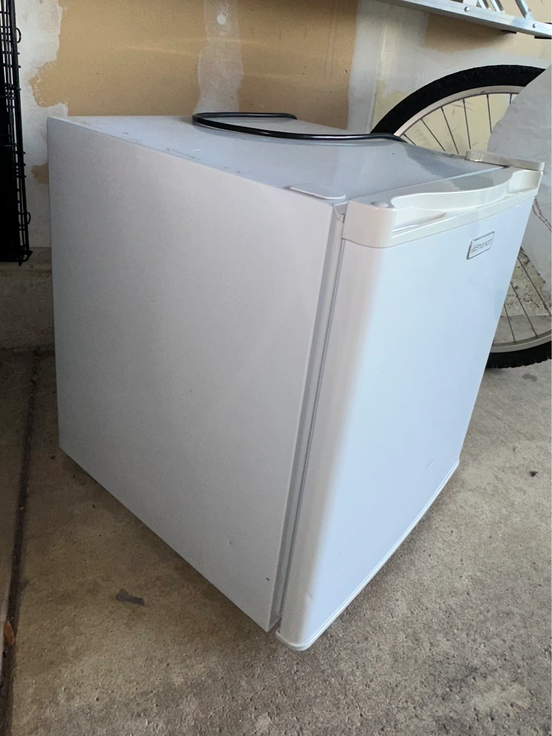 Emerson Mini Fridge - photo 2