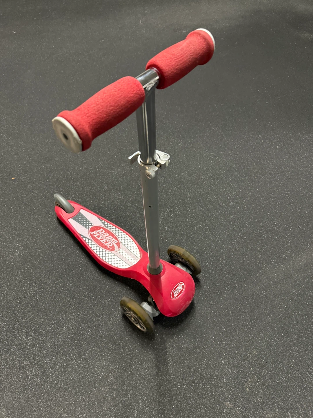 Radio Flyer 3-Wheel Scooter with Light-Up Wheels