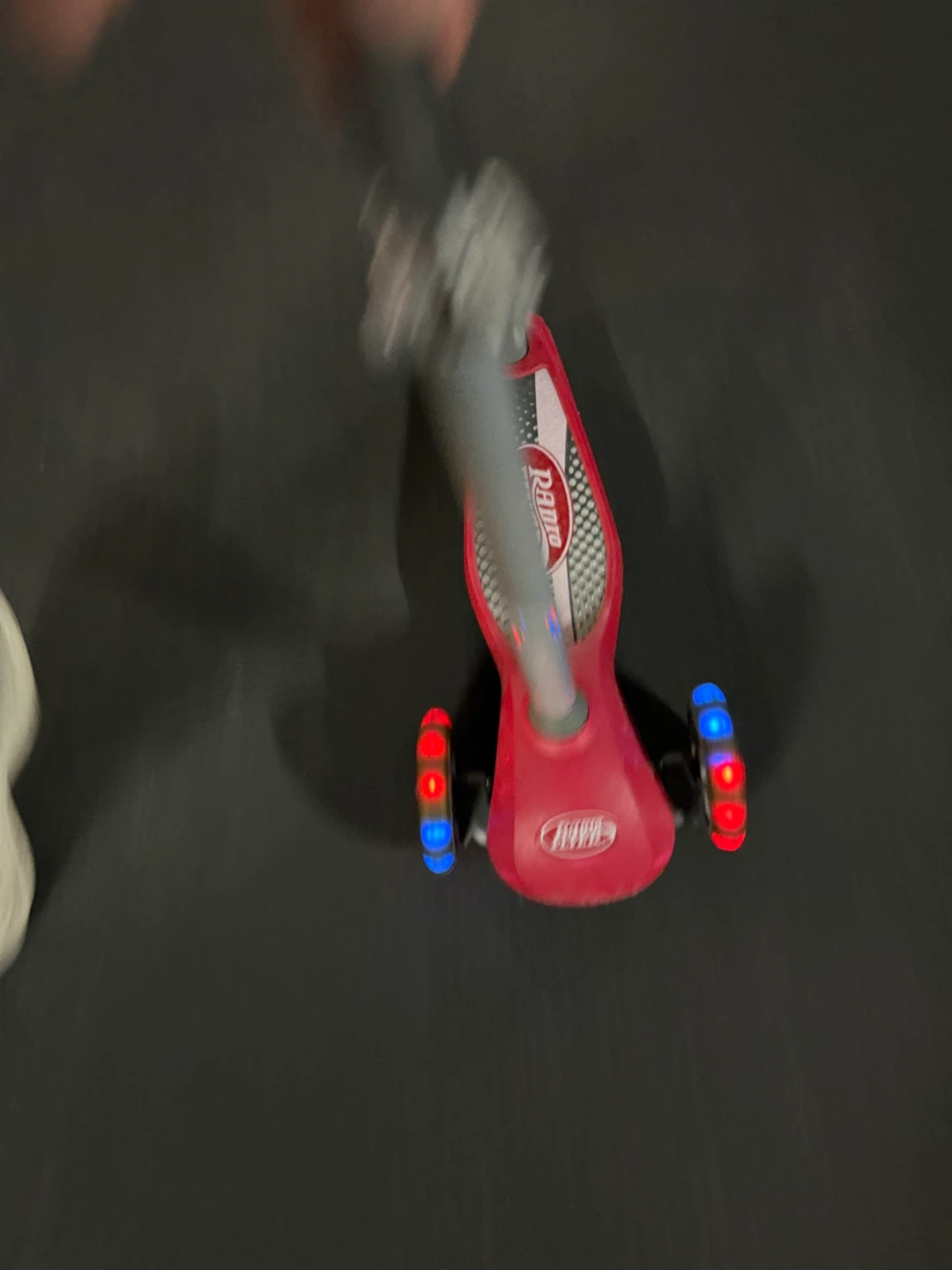 Radio Flyer 3-Wheel Scooter with Light-Up Wheels - photo 4