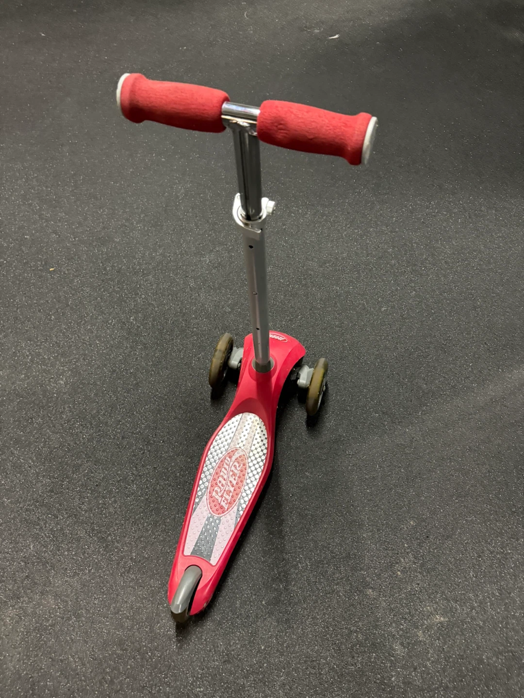 Radio Flyer 3-Wheel Scooter with Light-Up Wheels - photo 2