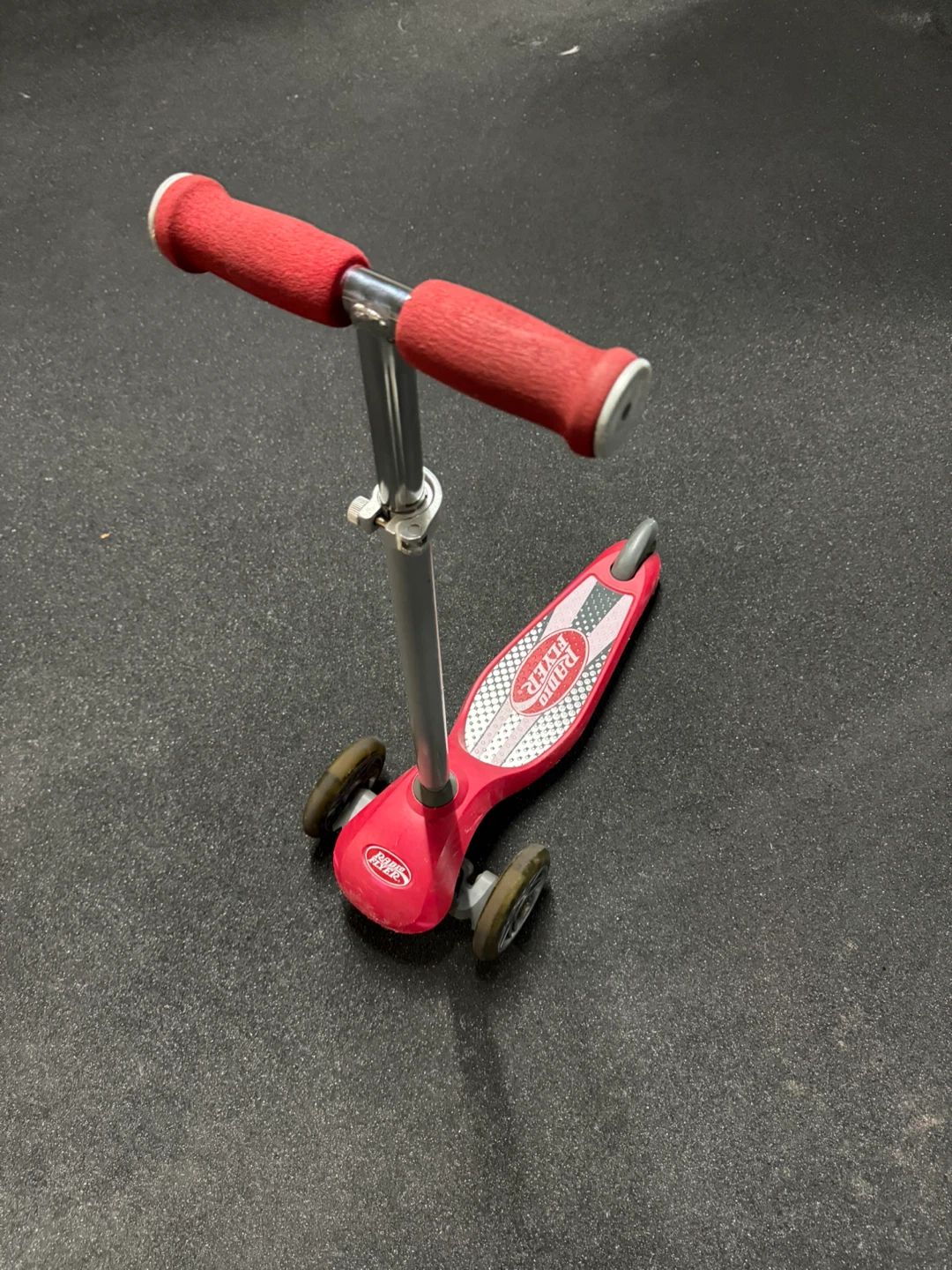 Radio Flyer 3-Wheel Scooter with Light-Up Wheels - photo 3