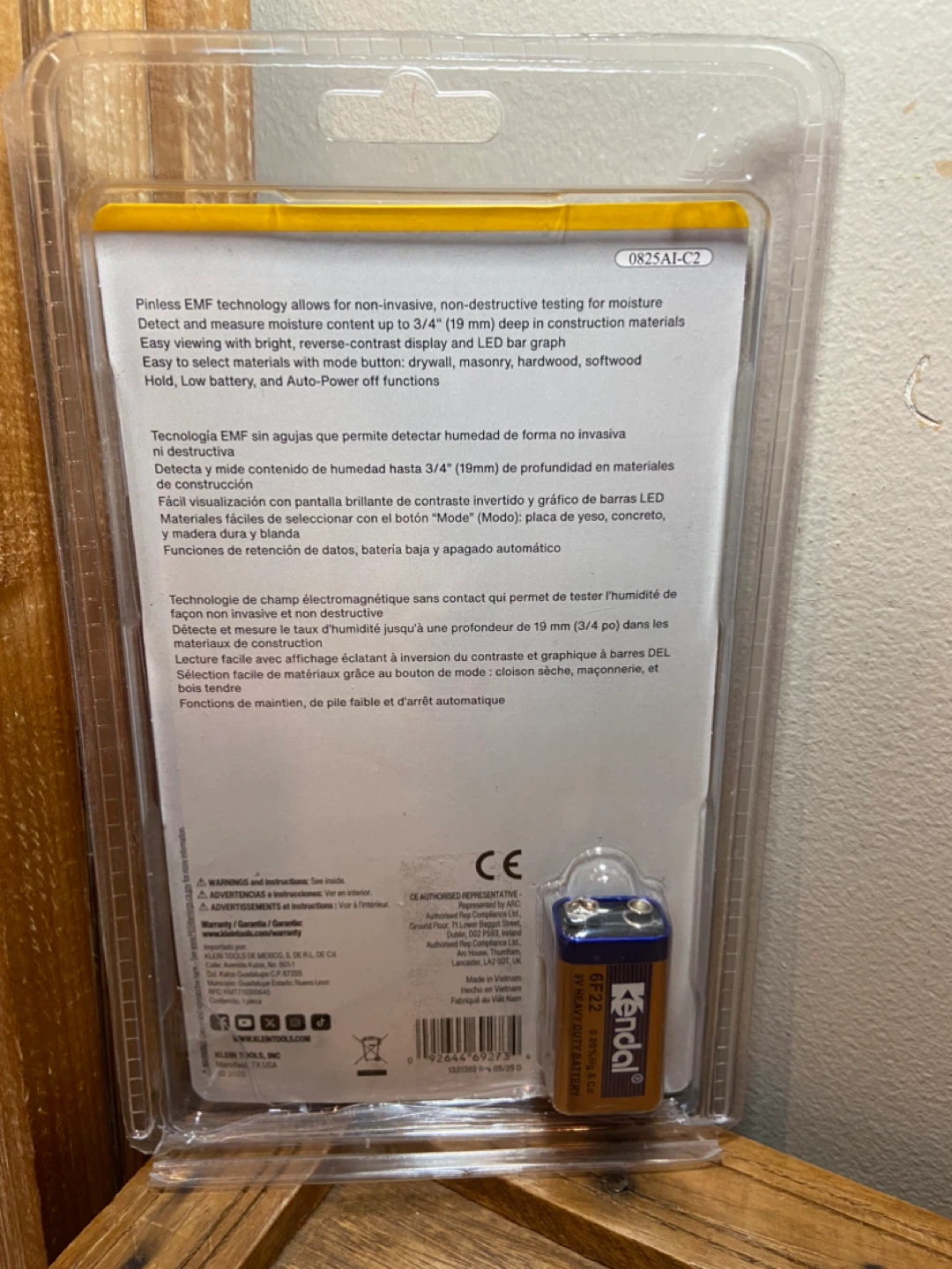 Klein Tools ET140 Pinless Moisture Meter - photo 2