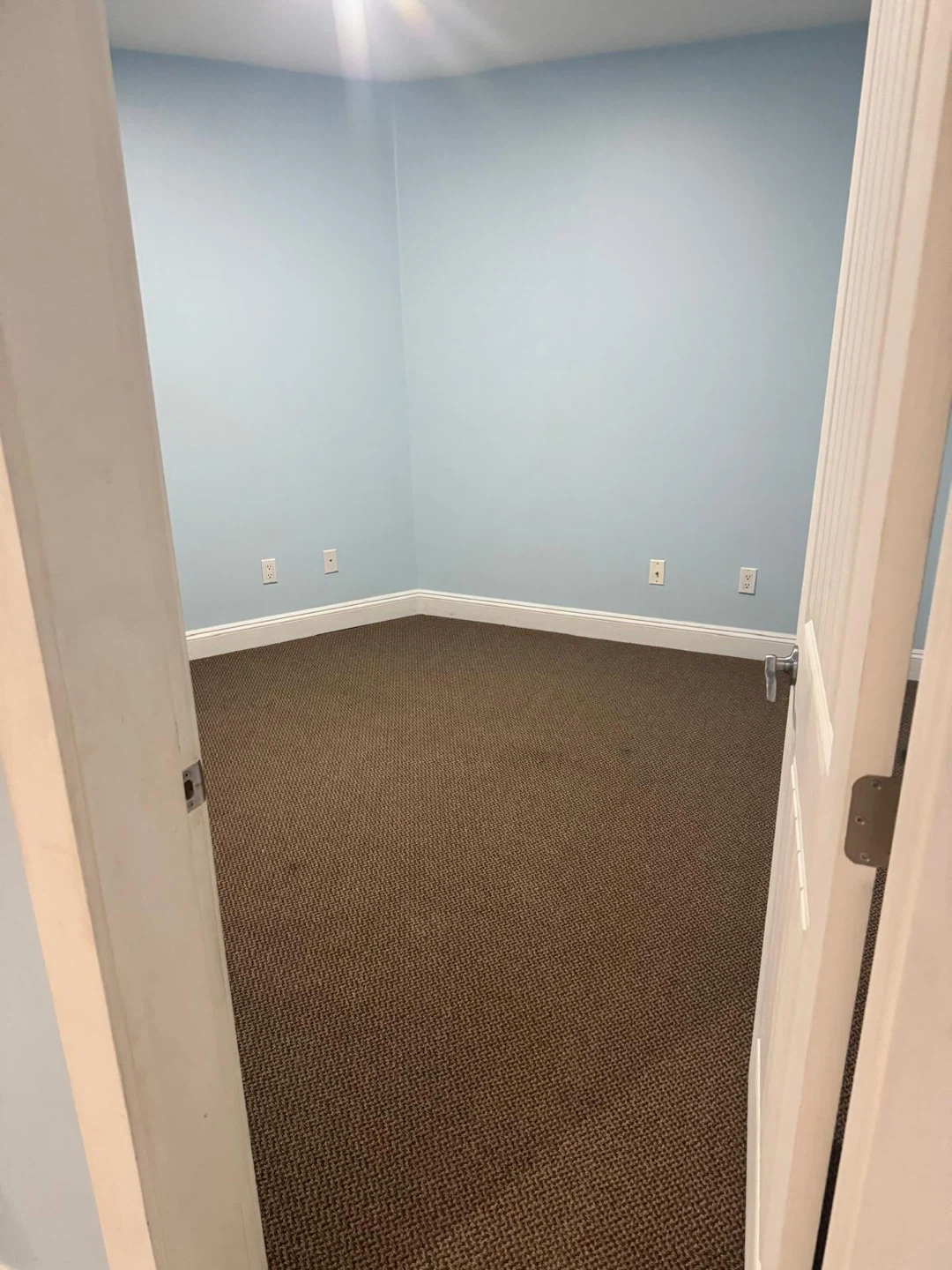 2 BEDROOM BASEMENT SUITE - RENT - photo 4