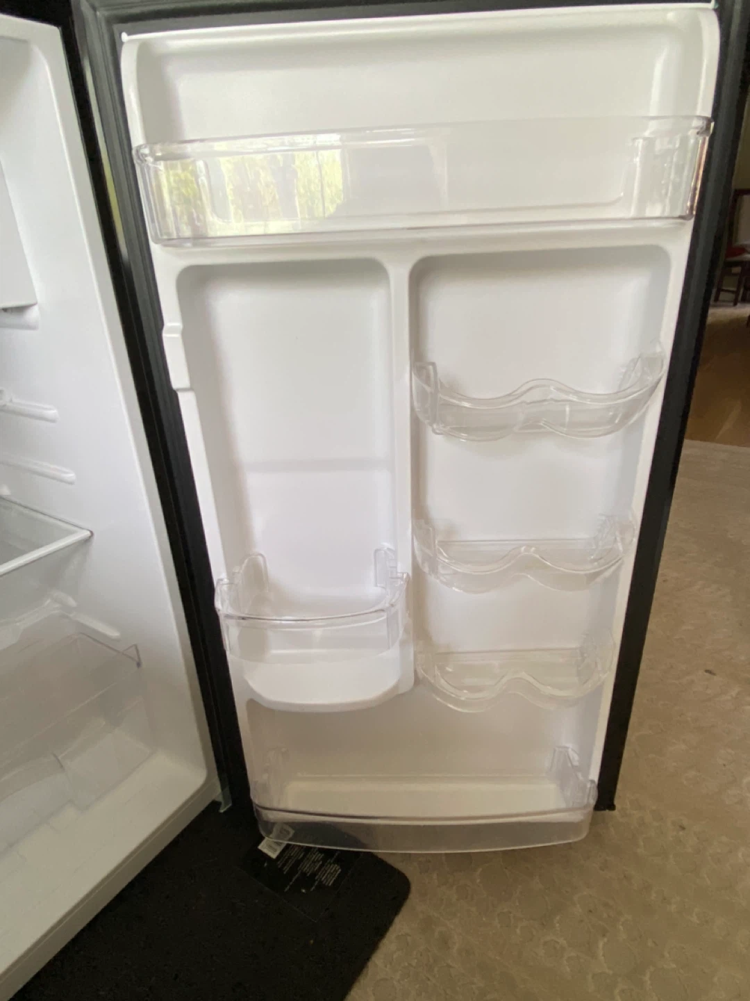 HAMILTON BEACH MINI FRIDGE - photo 2