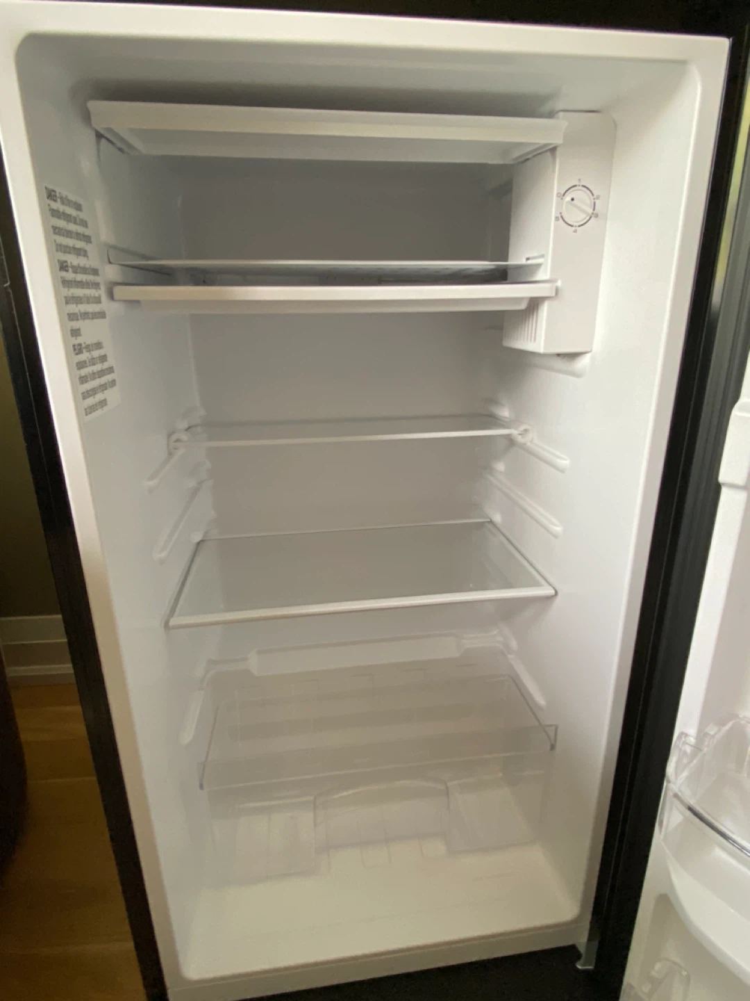 HAMILTON BEACH MINI FRIDGE - photo 3