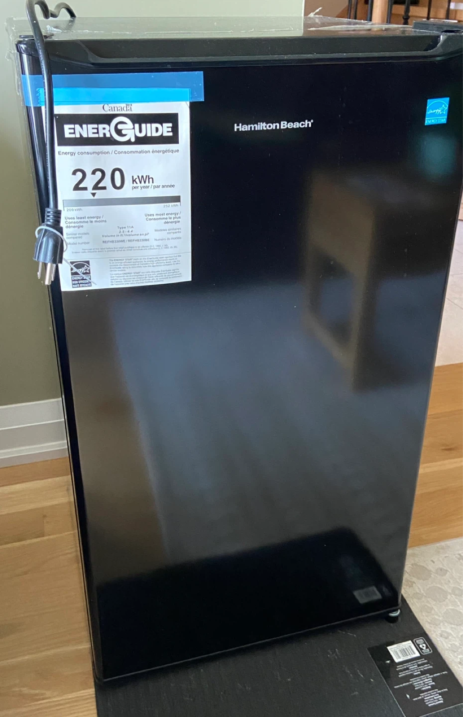 HAMILTON BEACH MINI FRIDGE