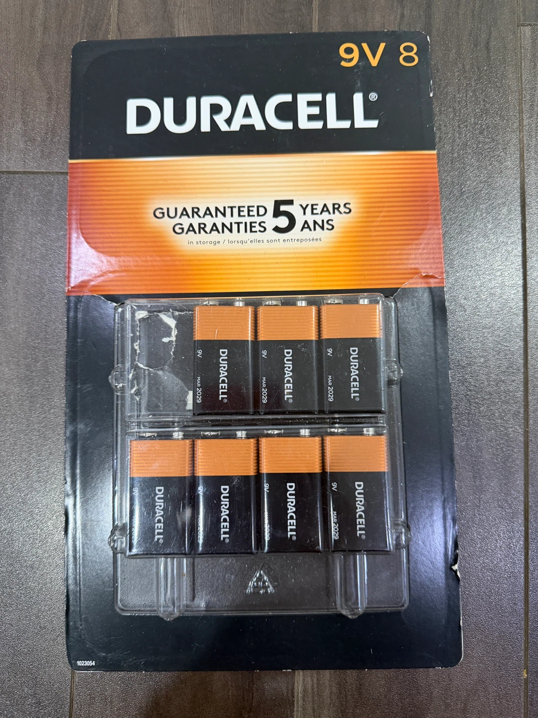 Moving sale : Duracell 9V Batteries - 8 Pack- 7 unused available