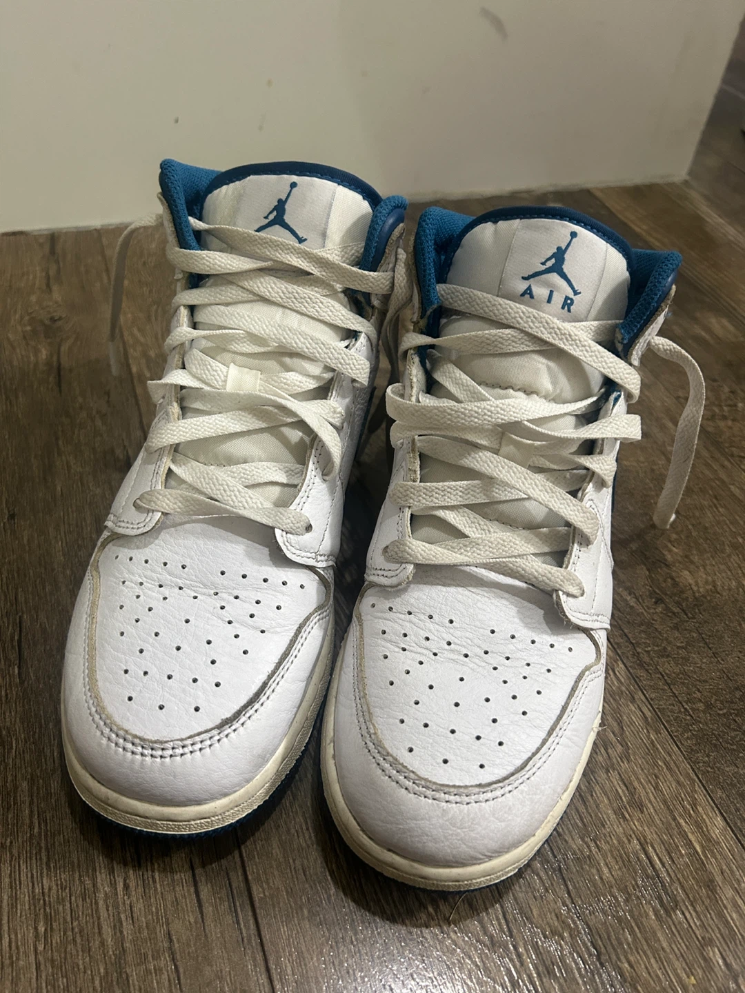Air Jordan 1 Mids