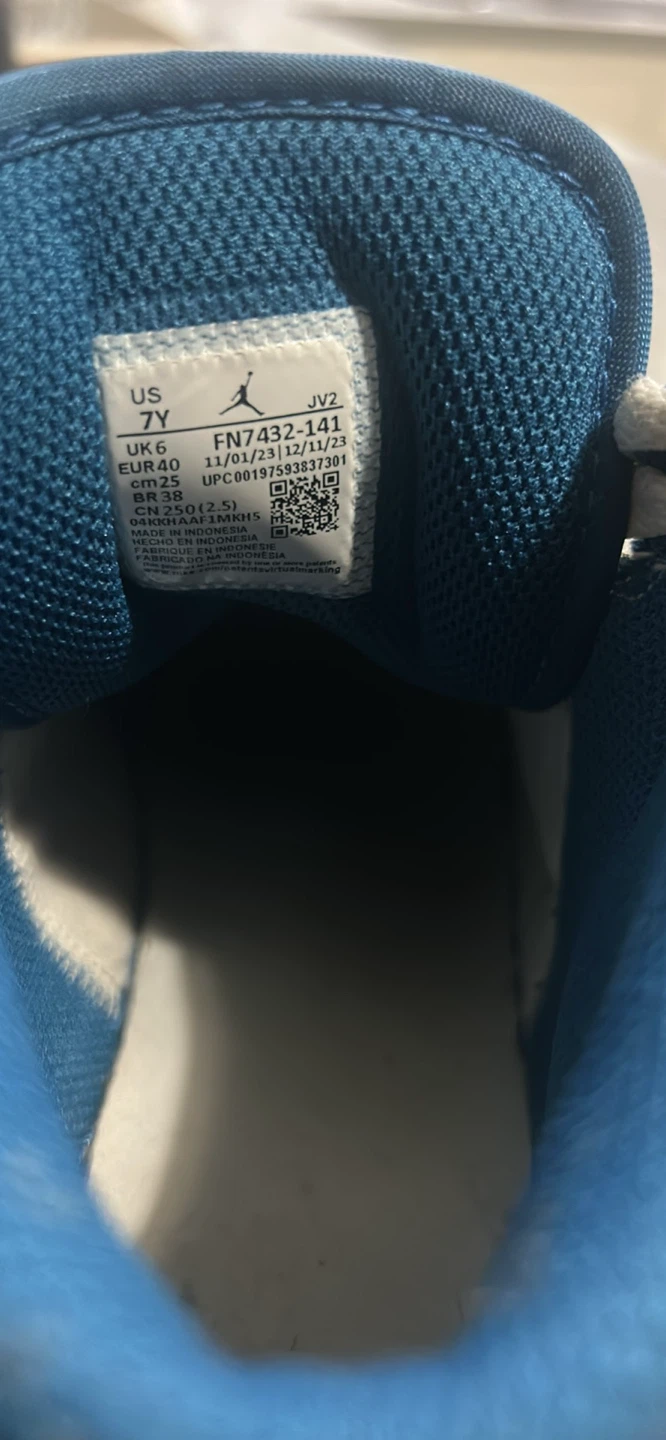 Air Jordan 1 Mids - photo 4
