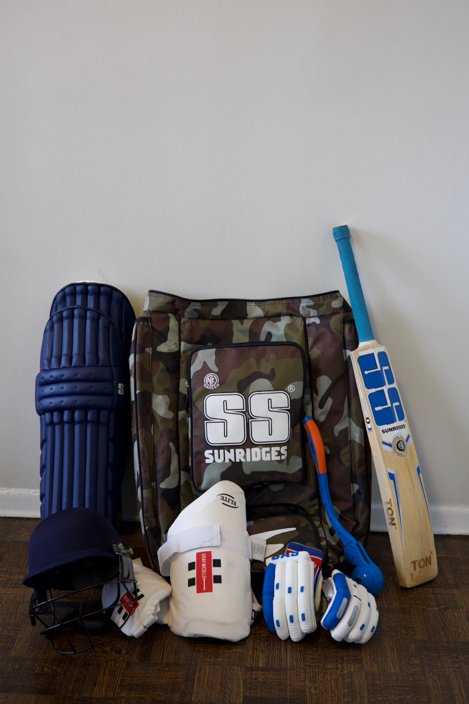 SS Sunridges Cricket Kit Bag and Protective Gear - photo 4