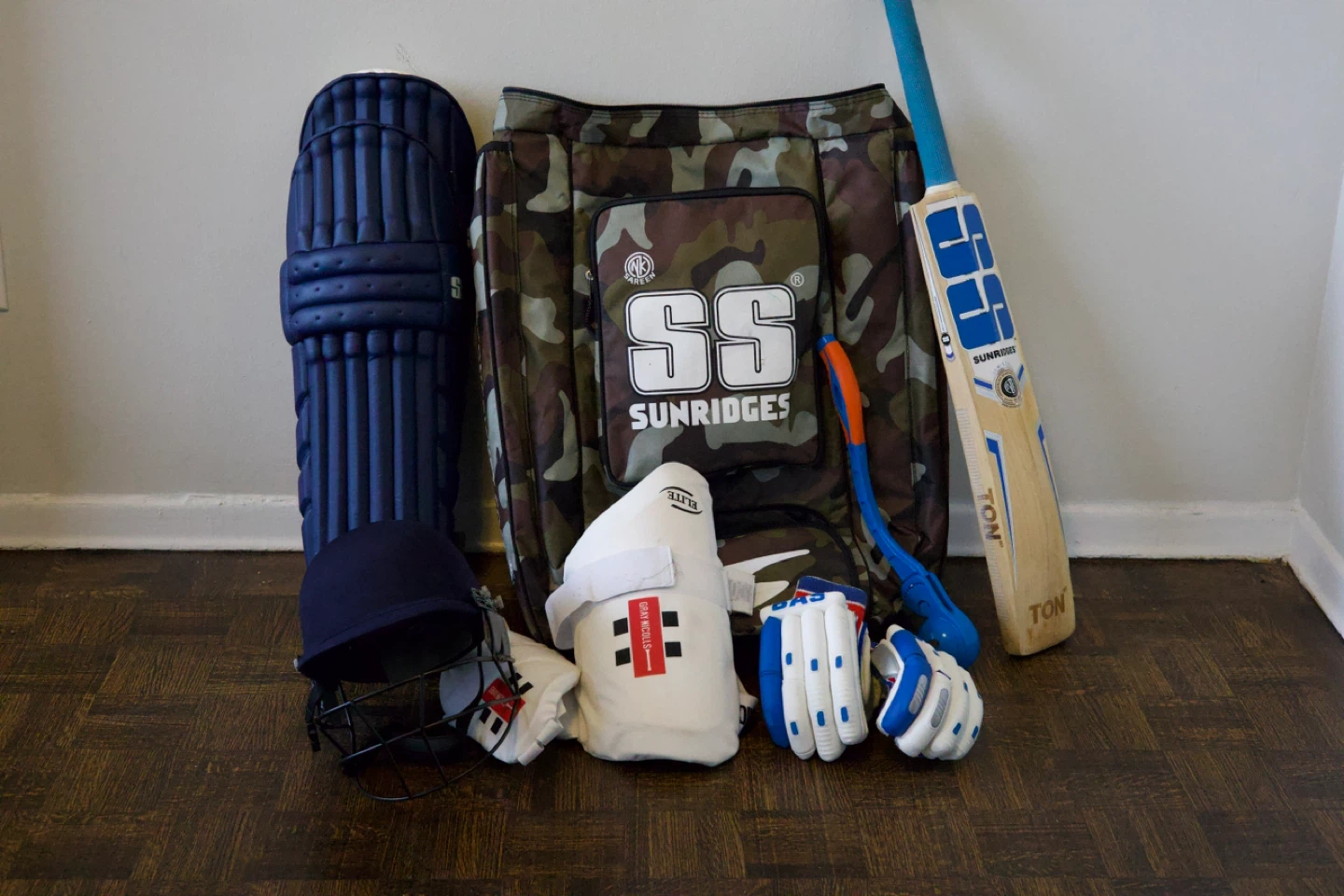 SS Sunridges Cricket Kit Bag and Protective Gear