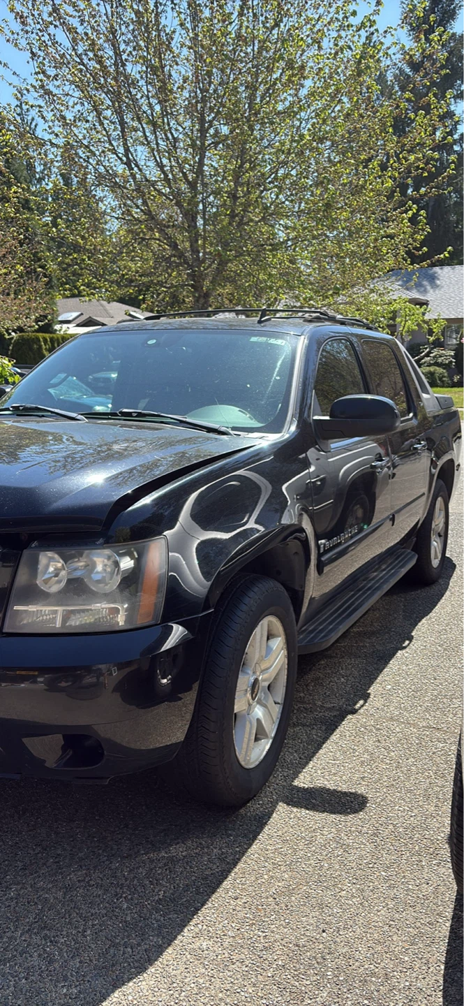 Black Chevrolet Avalanche