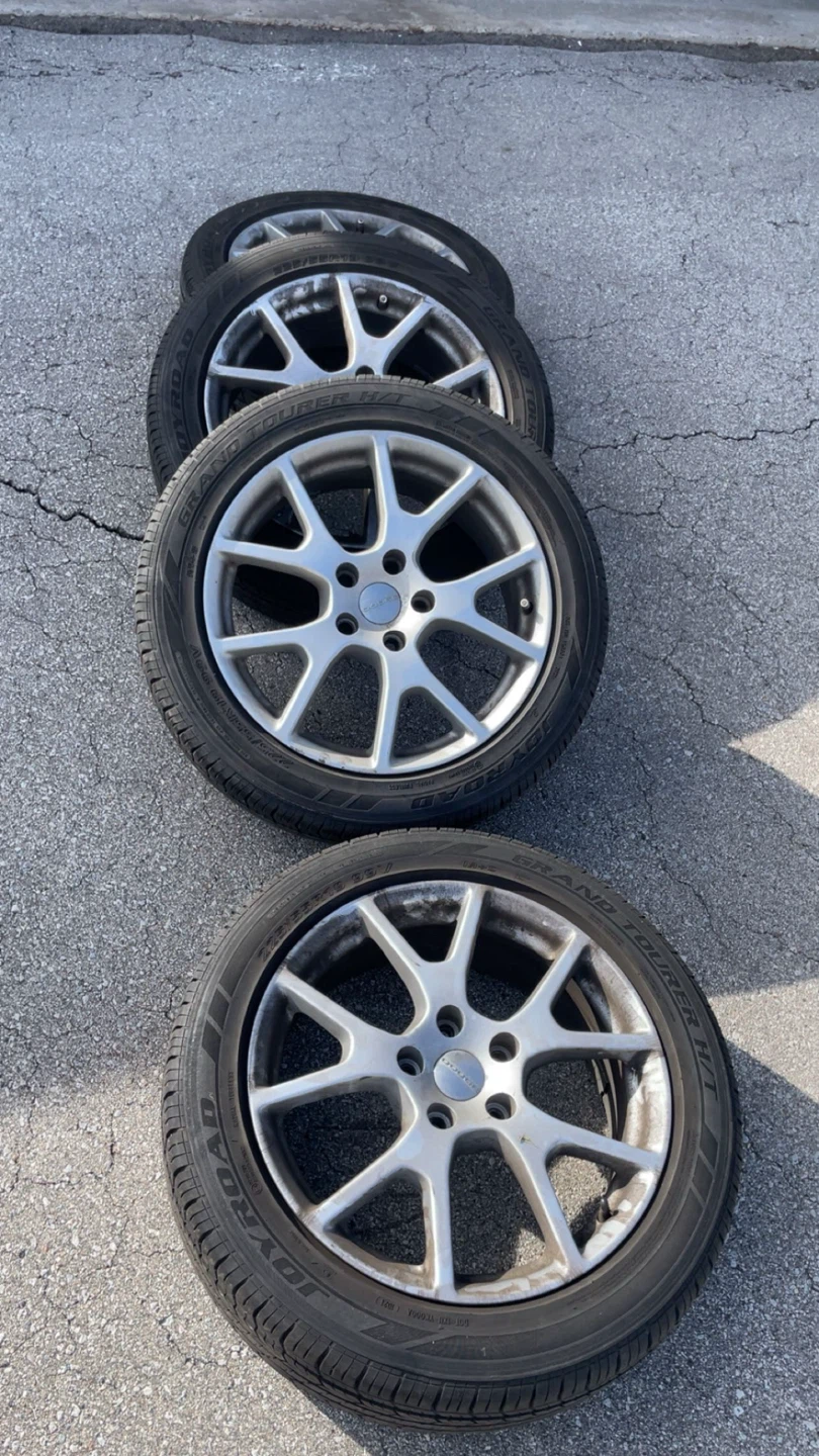 Set of 4 Alloy Wheels with Tires