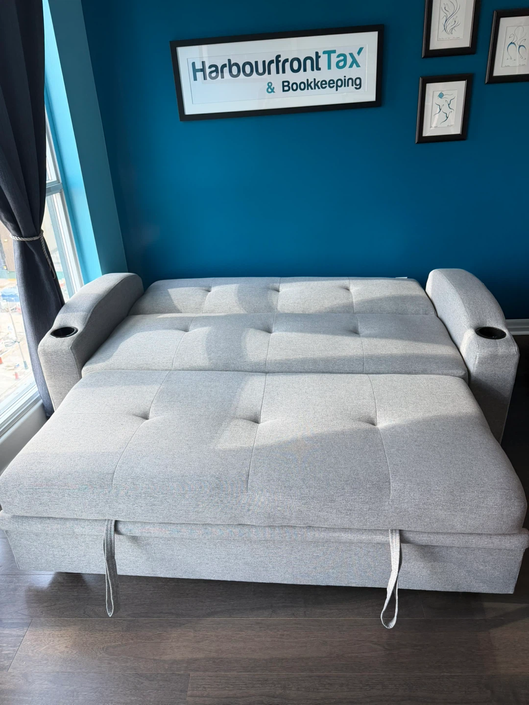 🌱 Light Grey Sofa Bed with Cup Holders in excellent condition - photo 2