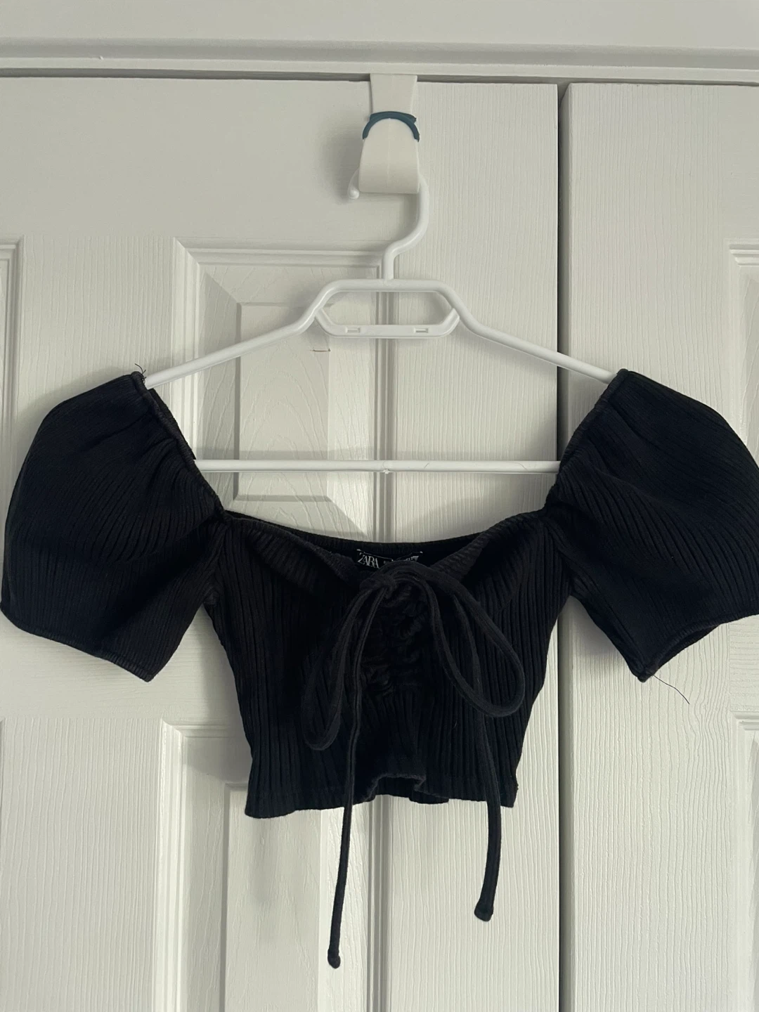 Black Zara Ribbed Off-the-Shoulder Top Size S