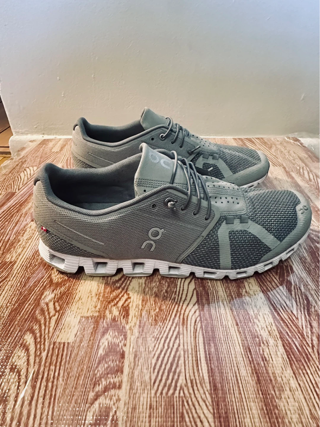 On Cloud Men's Running Shoes - Size 11 - Grey - photo 5
