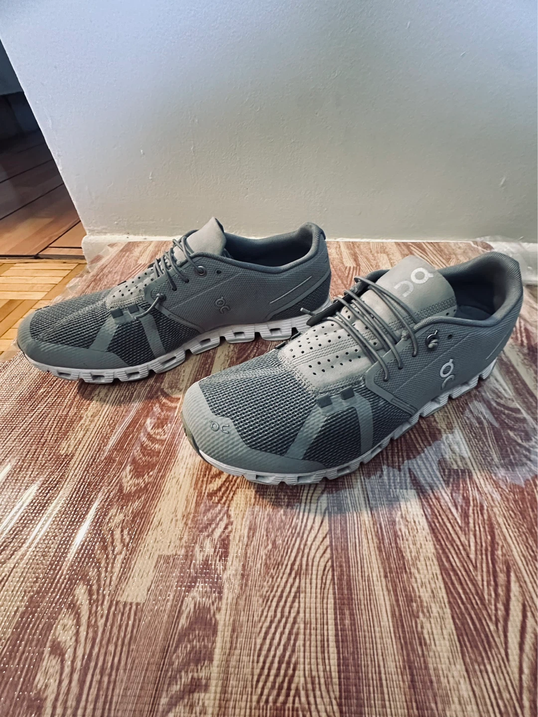 On Cloud Men's Running Shoes - Size 11 - Grey
