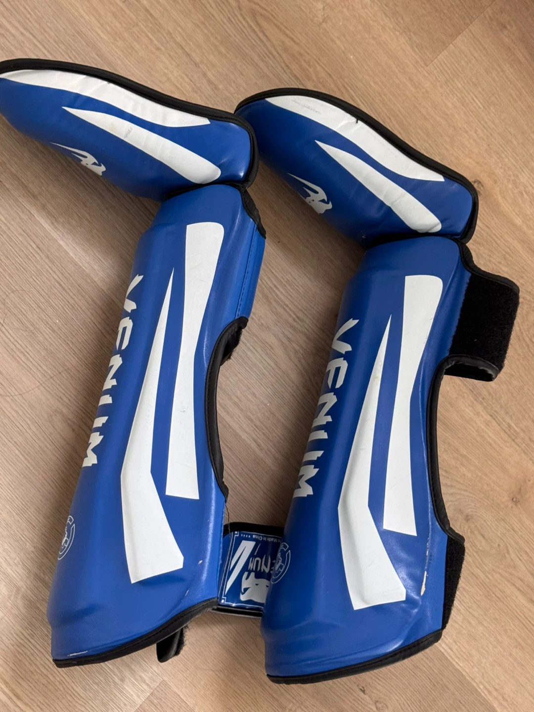 Venum and Assc Sports Boxing Gloves and Shin Guards Set - photo 2