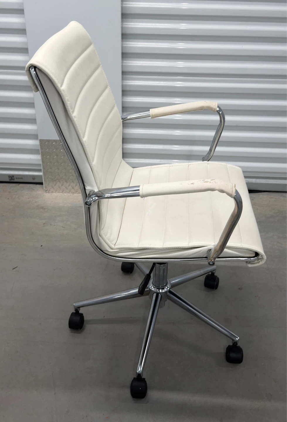 Modern White Leather Office Chair - photo 2
