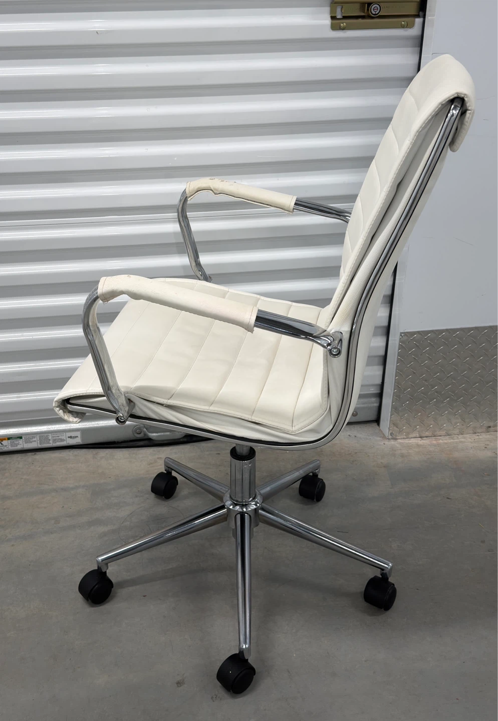 Modern White Leather Office Chair - photo 5