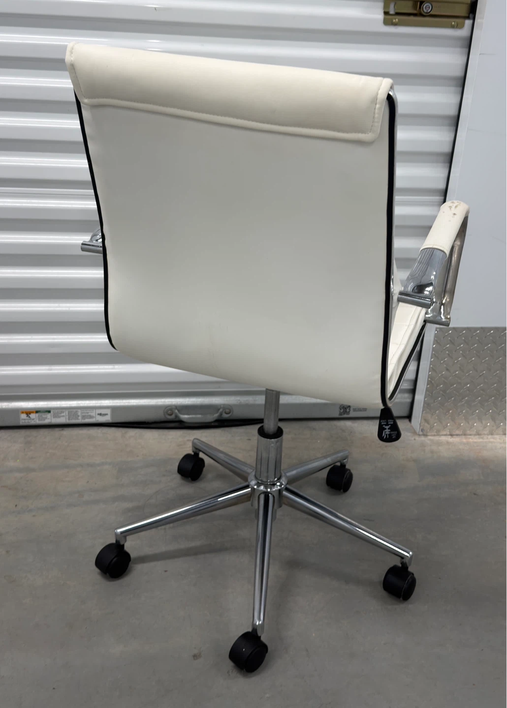 Modern White Leather Office Chair - photo 4