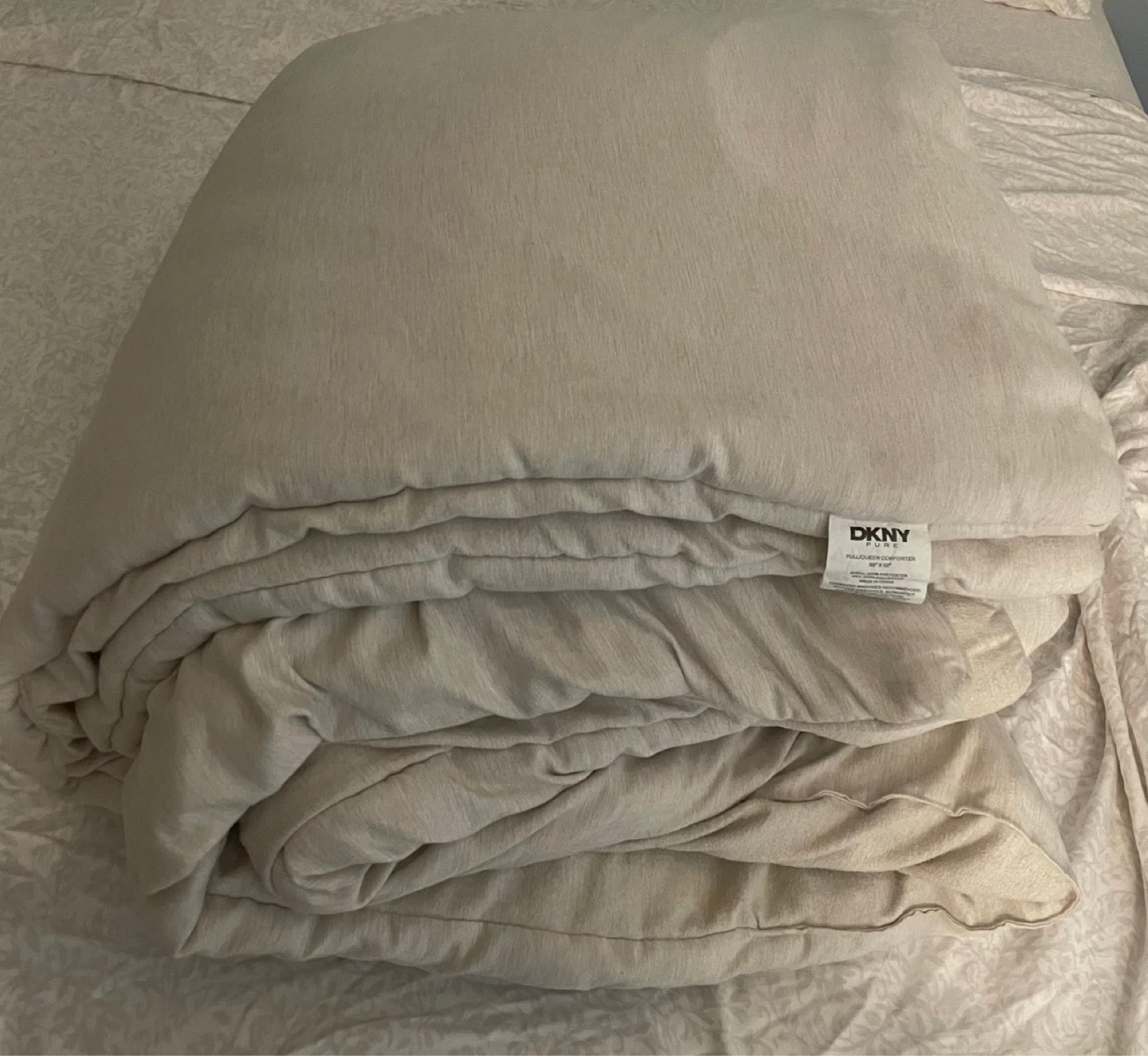 DKNY Pure Full/Queen Comforter
