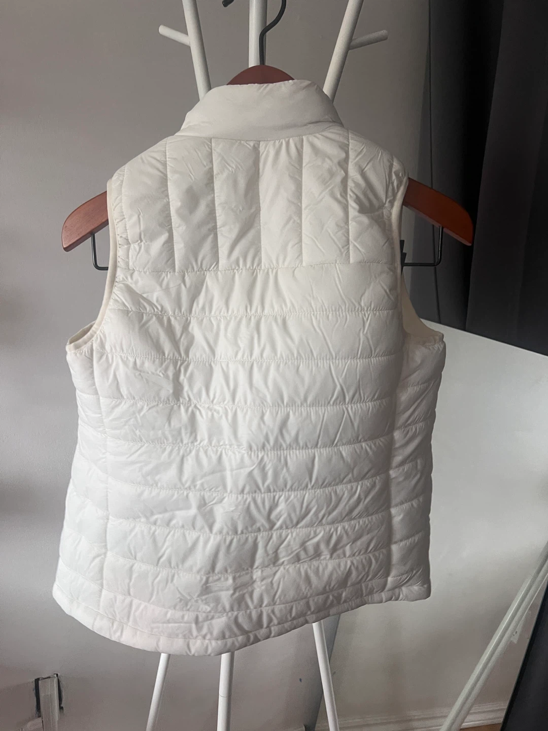 Eddie Bauer Women's White Puffer Vest XS - photo 2