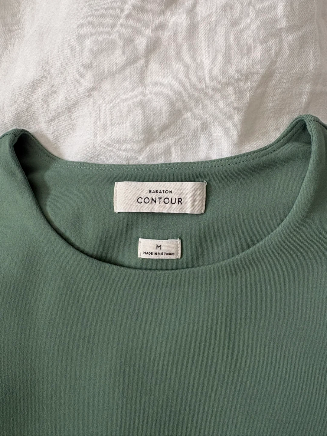 Babaton Contour Long Sleeve T-Shirt - Green - Size M - photo 2