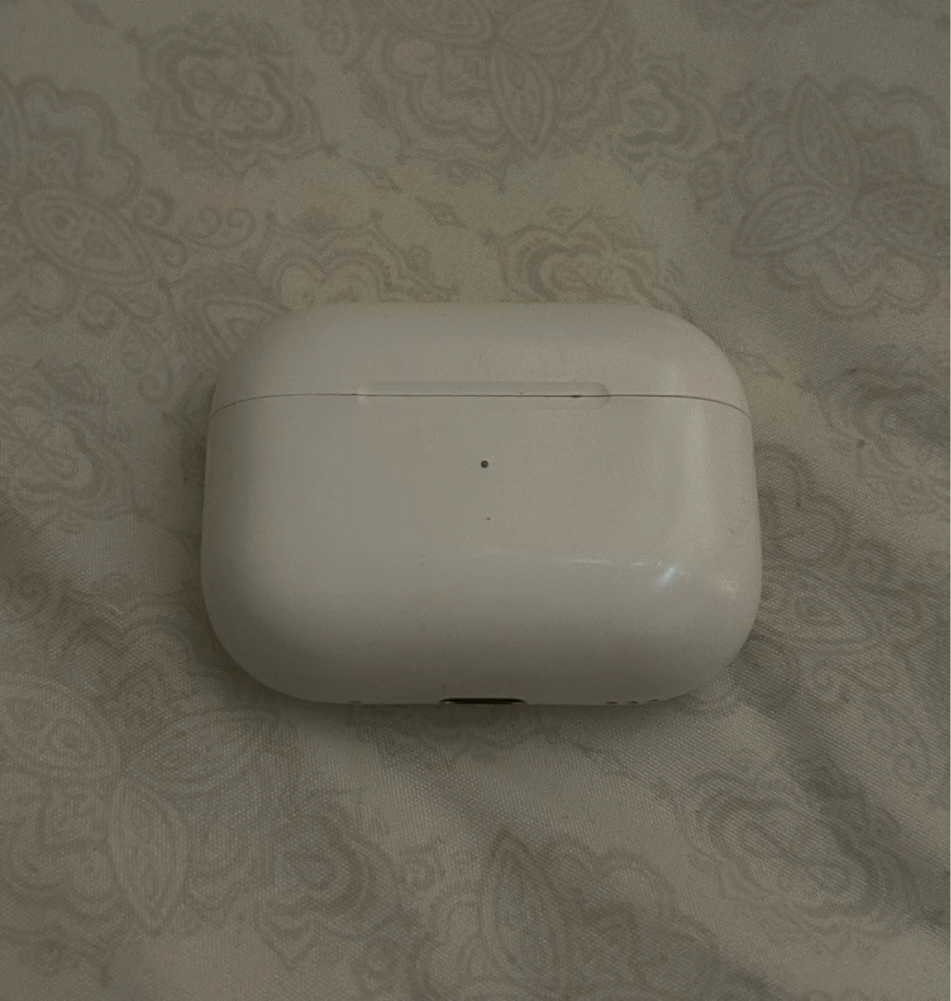 Apple AirPods Pro 2 Charging Case