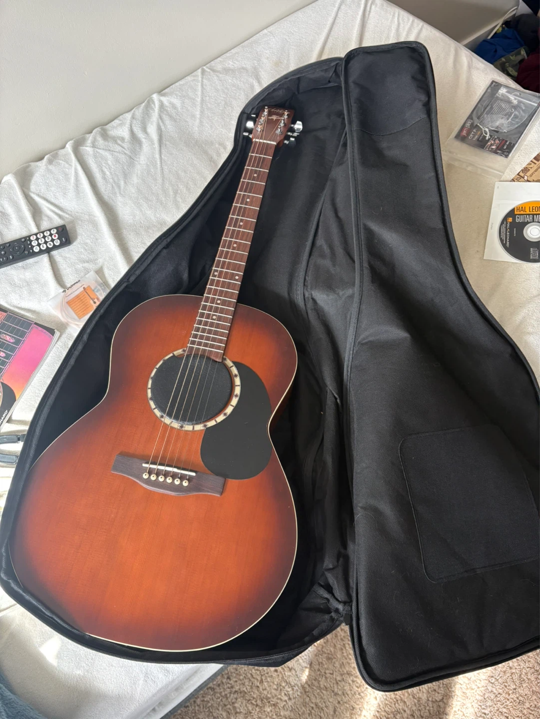 Art & Lutherie Acoustic Guitar with Gig Bag and Accessories - photo 2