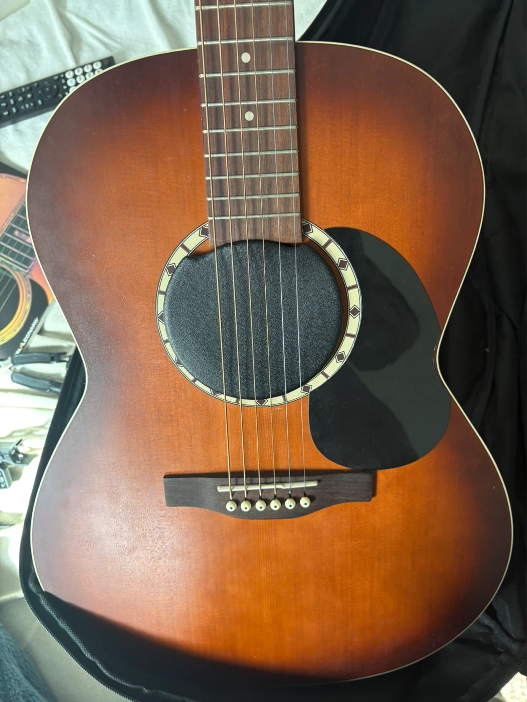 Art & Lutherie Acoustic Guitar with Gig Bag and Accessories - photo 3