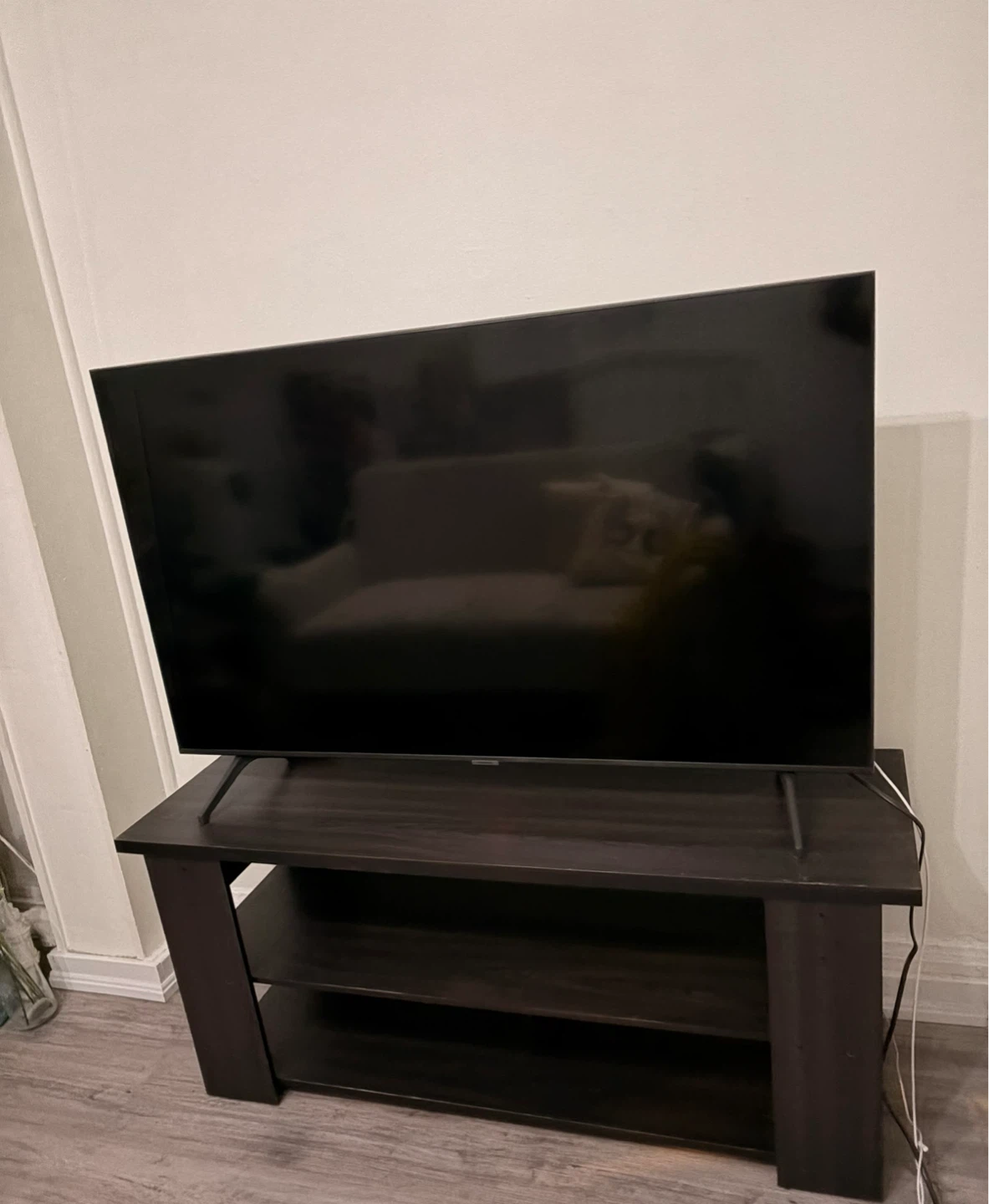 Samsung 50" 4K Smart TV + TV Stand - photo 2