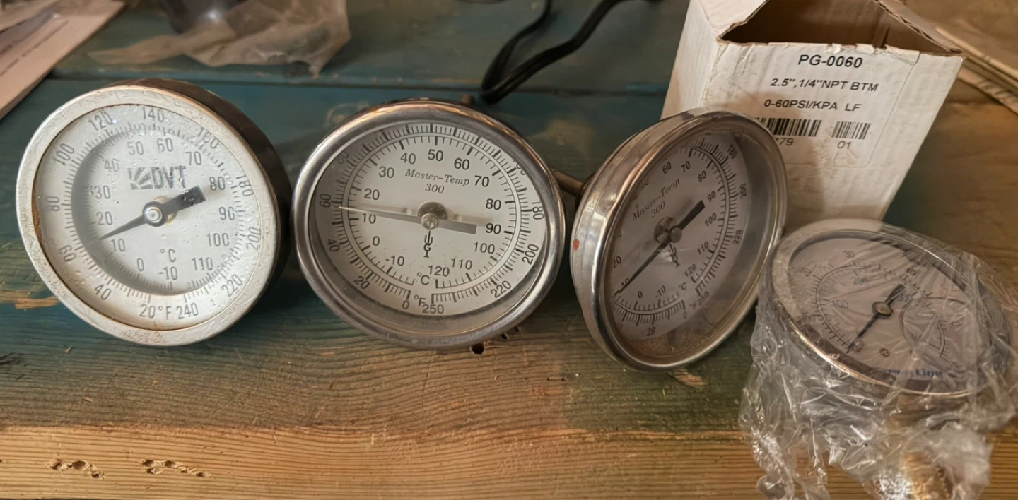 Assorted Gauges - DVT Master-Temp, PG-0060 Pressure Gauge