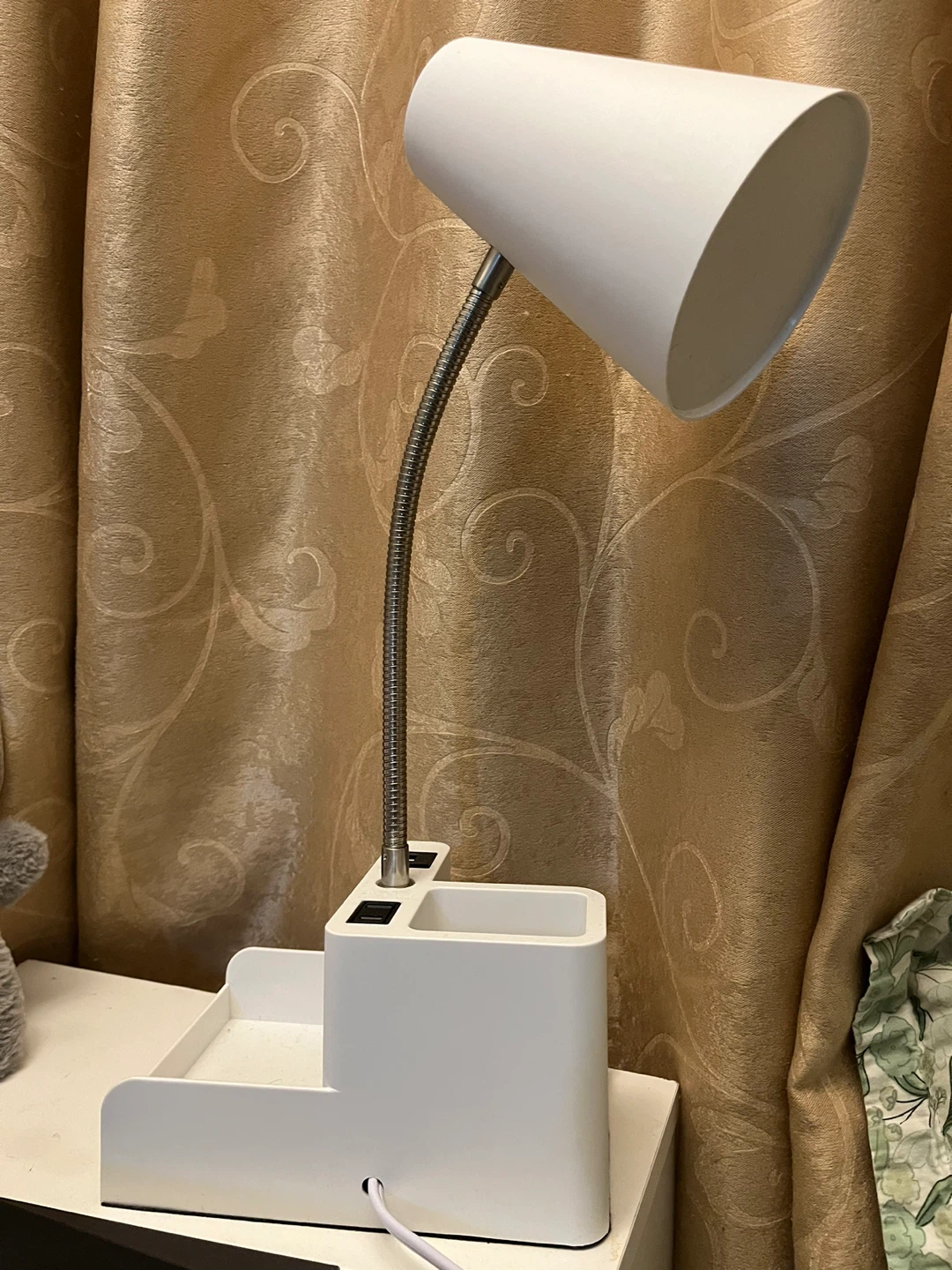 Desk lamp