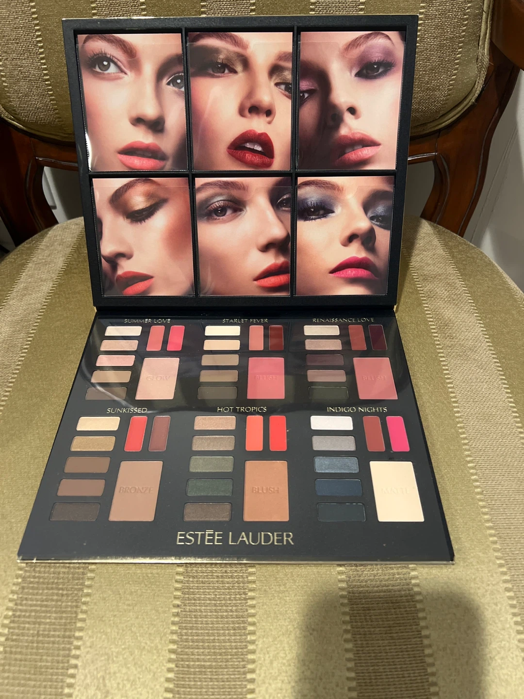 Estée Lauder 48 Shade Eyeshadow Palette & Blush Set