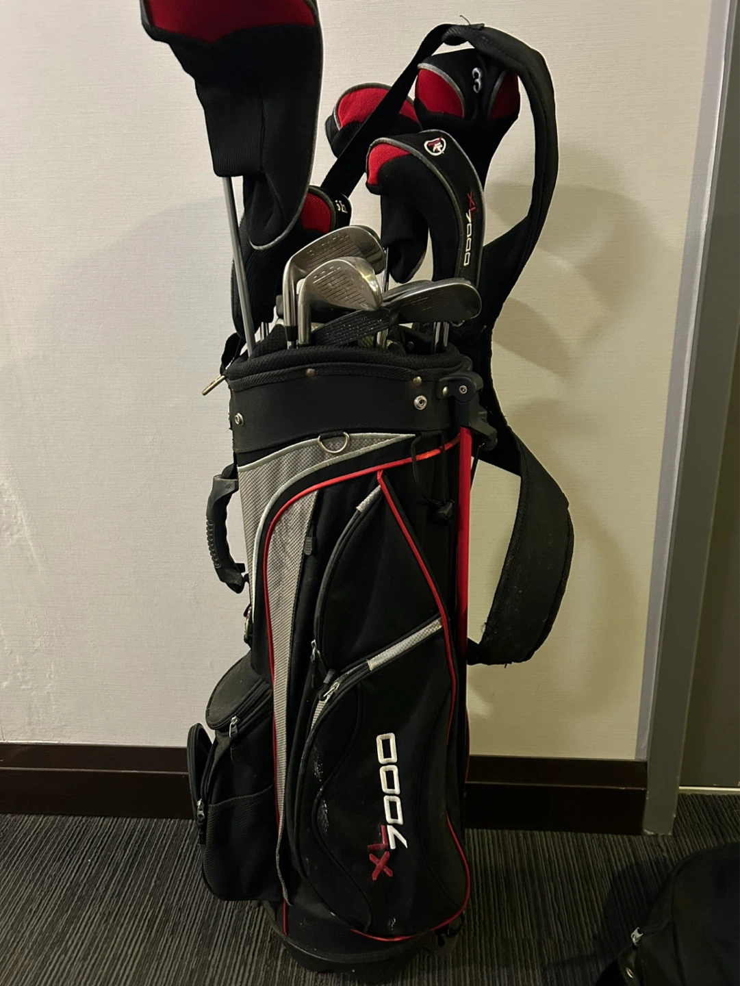XXIO 7000 Golf Club Set with Bag