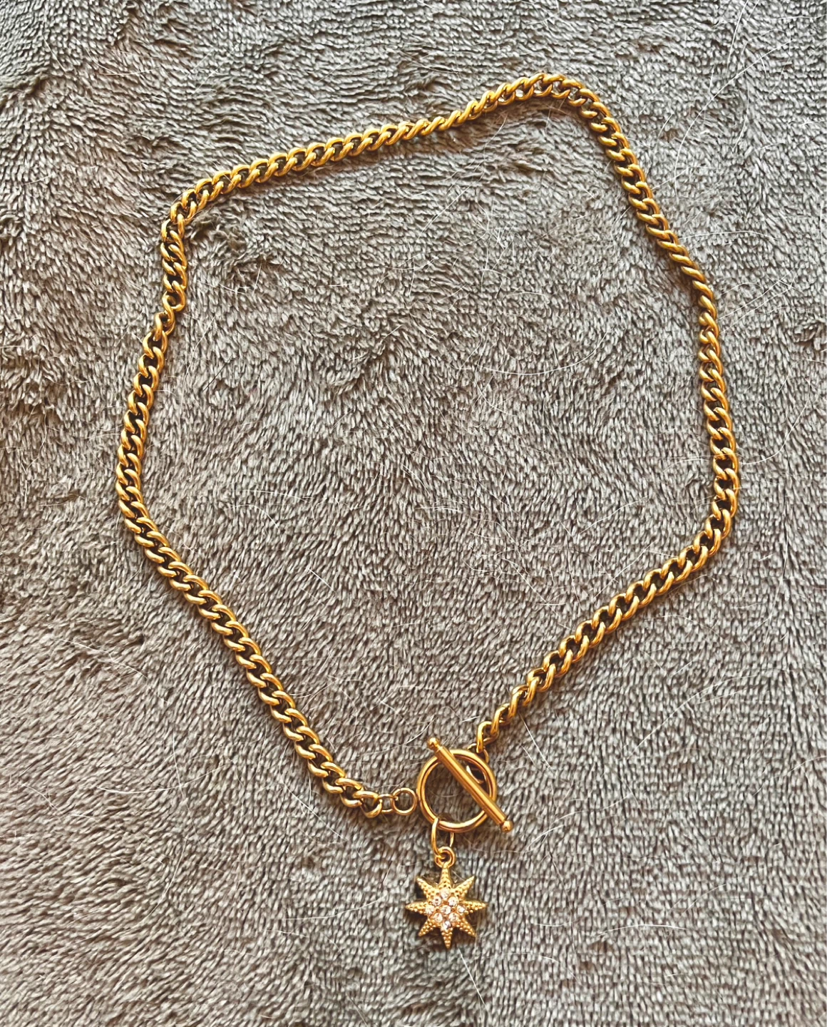 18k gold necklace and pendant