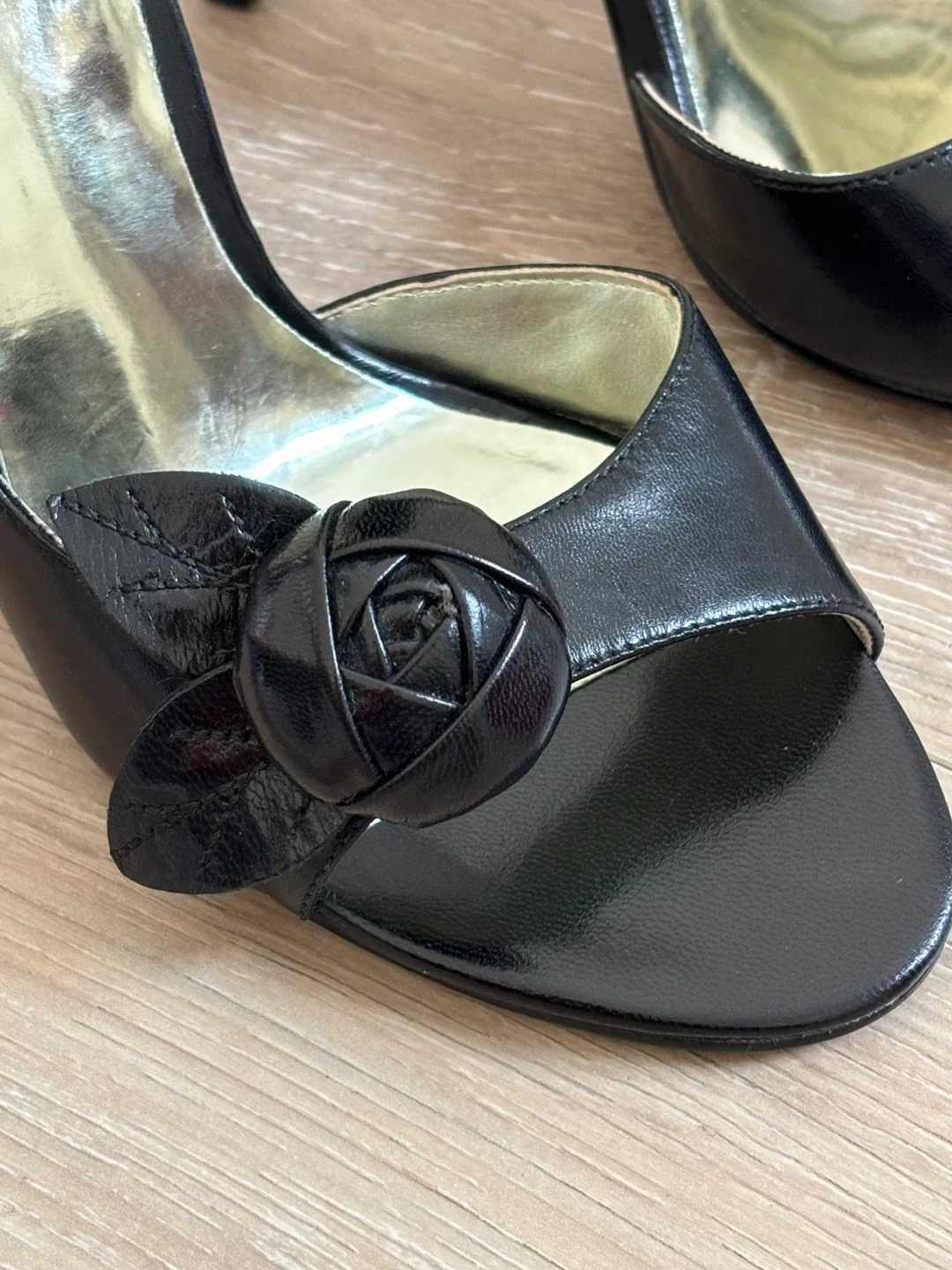 Guess Black Rose Leather Heels - photo 4
