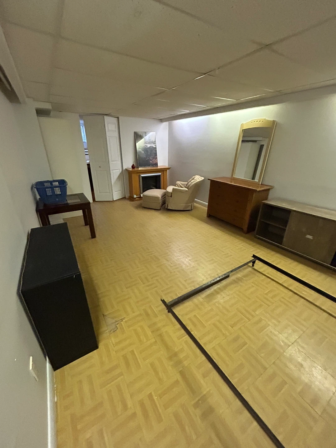 Room available for rent (basement) - photo 3