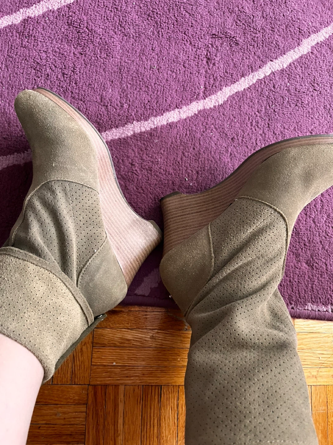 Women's Taupe Suede Perforated Wedge size 7 Boots - photo 3