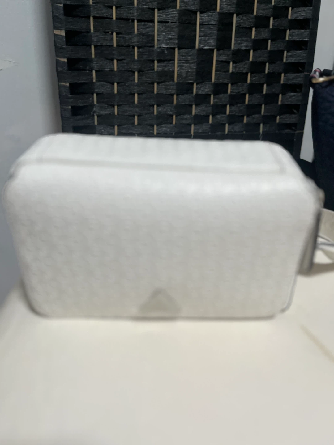 Guess White Crossbody Bag - photo 2