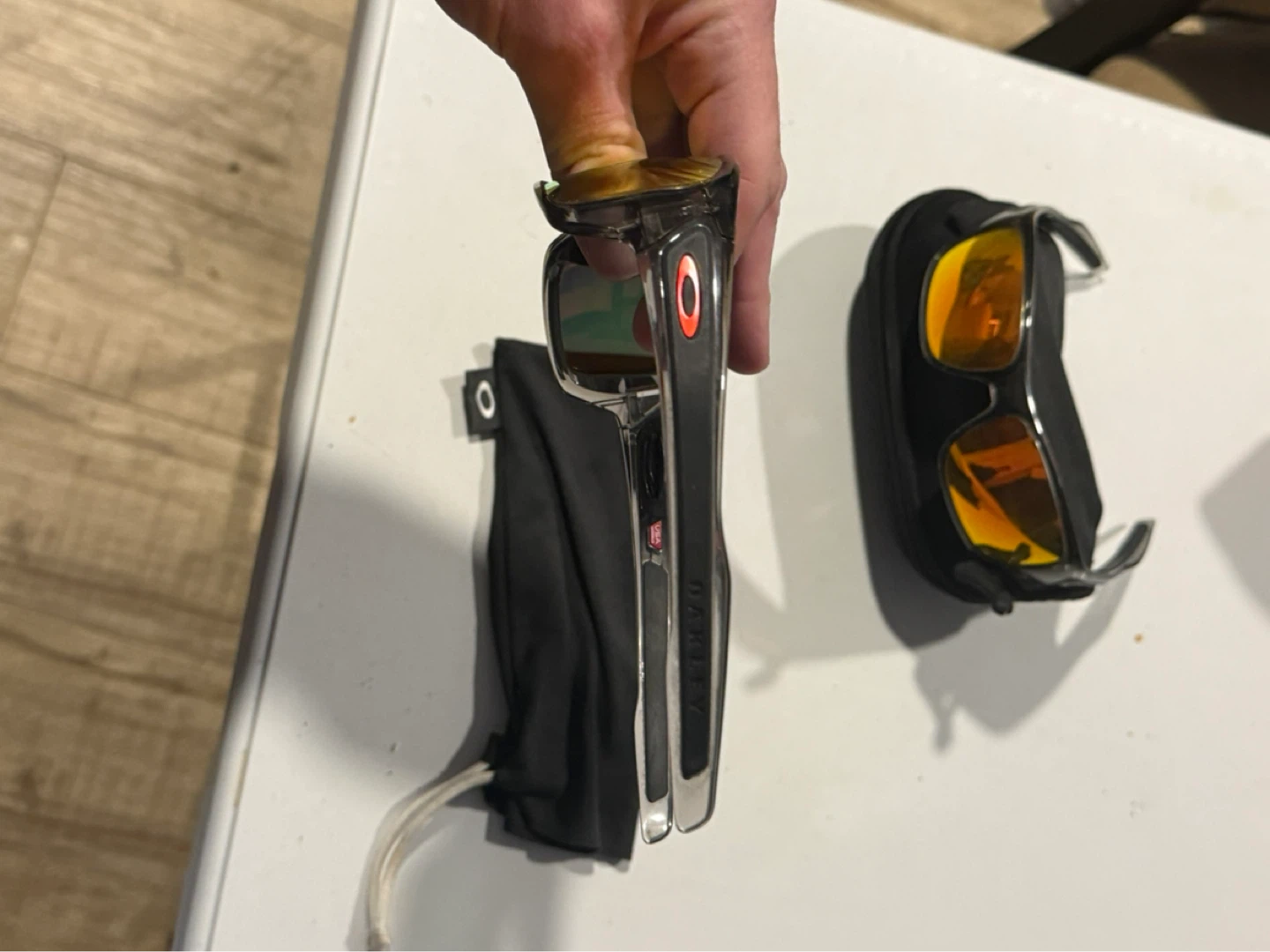Oakley Sunglasses with Soft Case - photo 3