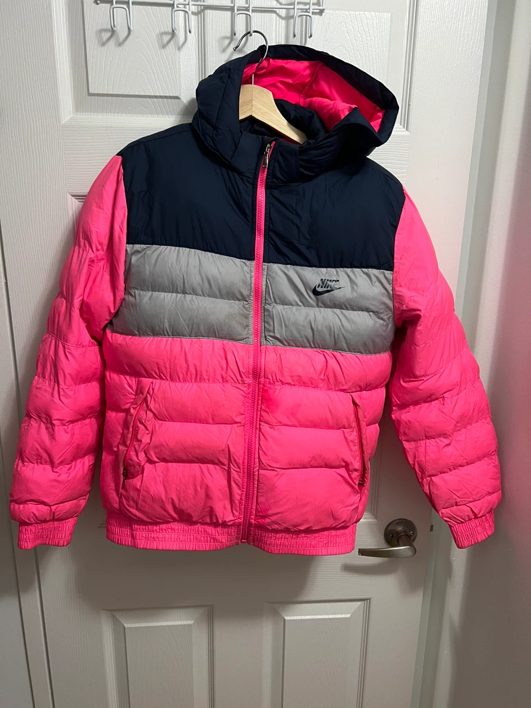 Nike Puffer Jacket - Pink/Navy - XL (13-15 YRS)