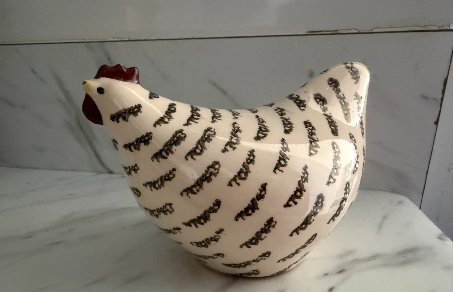 Ceramic chicken poulette
